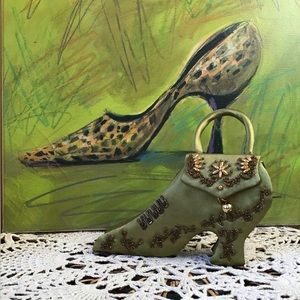 Retro satin shoe purse